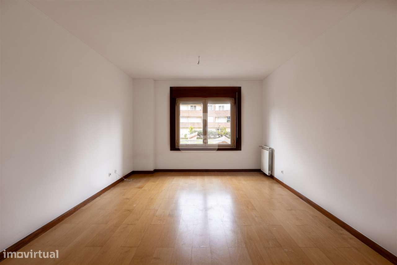 T3 em Condomínio Fechado com Piscina junto ao Arrábida Shopping - Grande imagem: 4/33