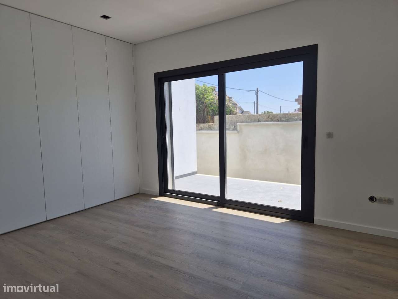 Moradia T3, térrea, geminada com garagem e jardim. Fração "A"-7