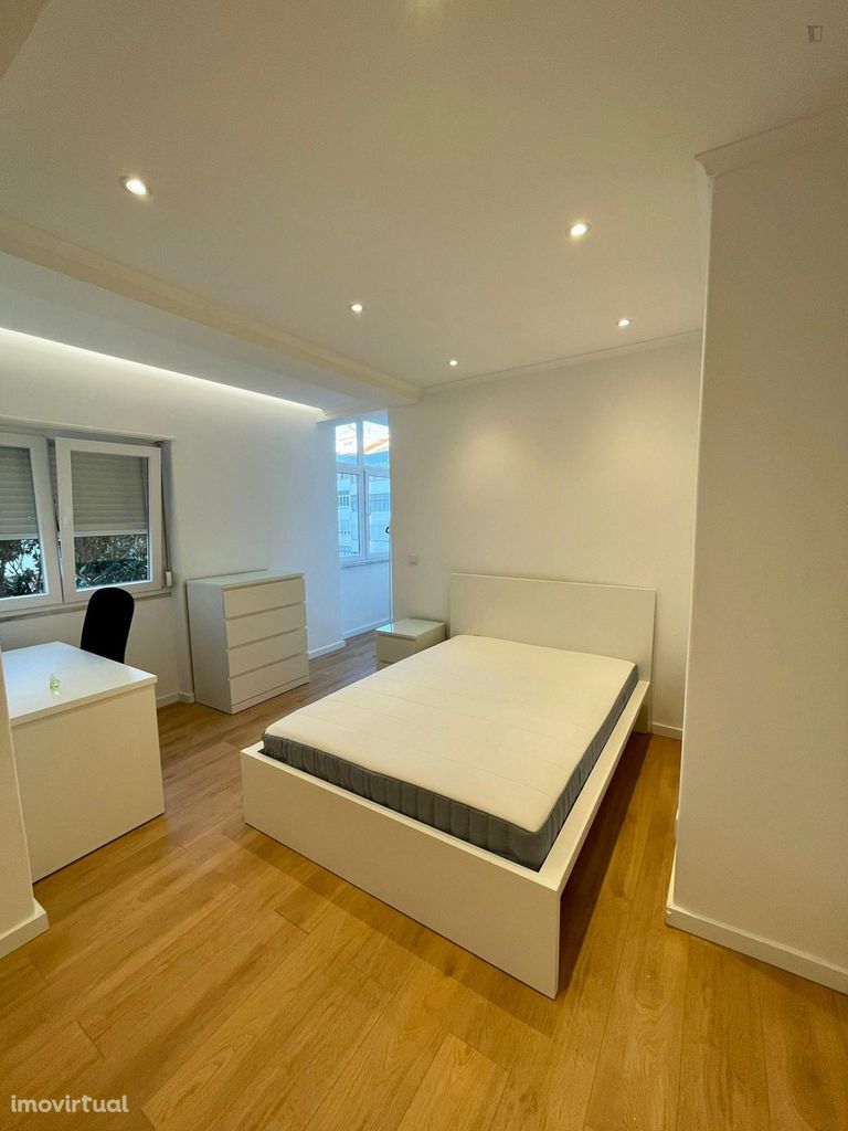 647835 - Quarto com cama de casal em apartamento com 4 quartos