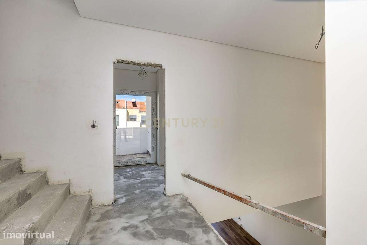 Moradia T4 com piscina em Caneças-22