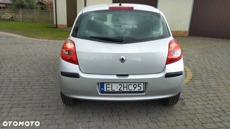 Renault Clio 1.2 16V 75 Expression - 4