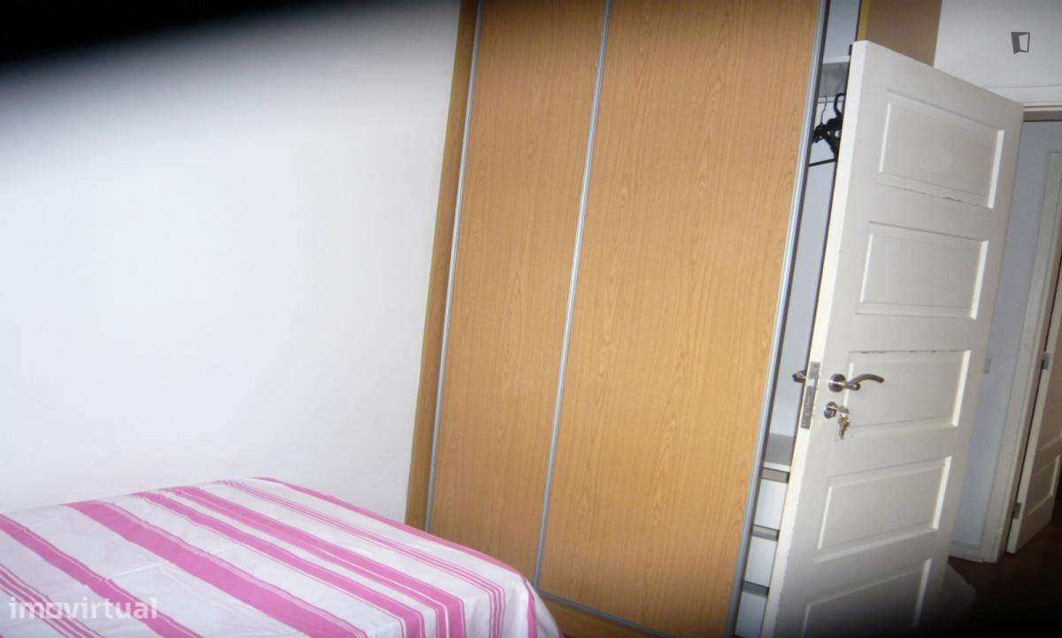 Quarto - localizado em Montes Claros Coimbra - Grande imagem: 5/16