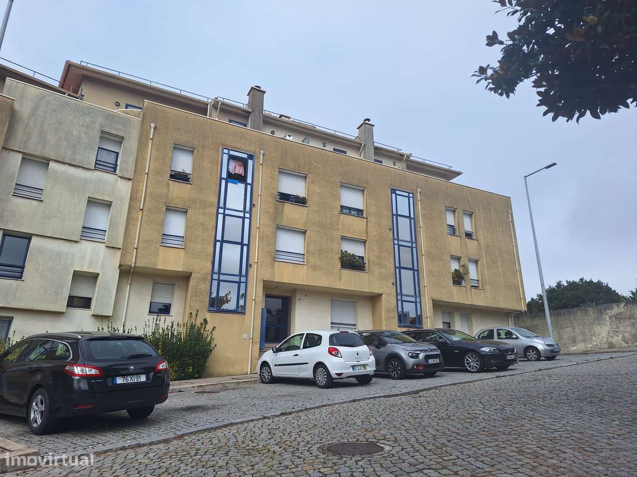 CPM25010 garagem 26m2  p 2 viaturas próx Macdonalds Vilar Paraiso V12-11