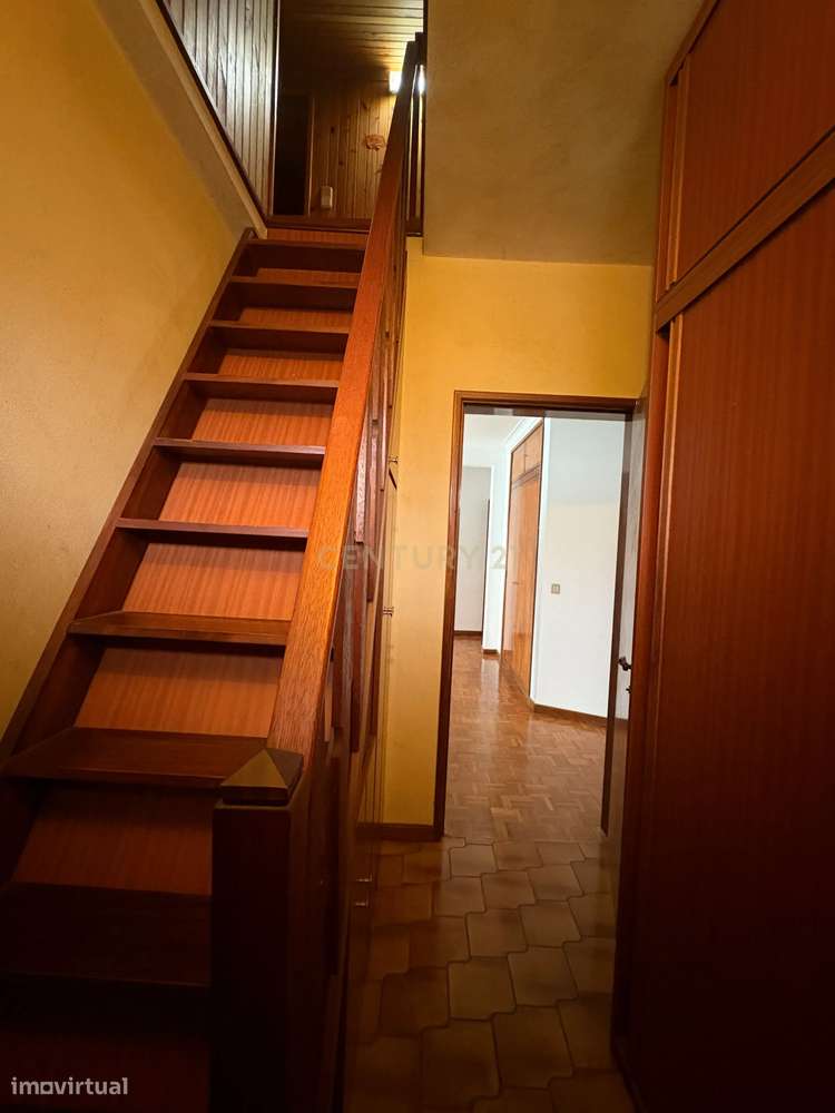 Moradia T7 com Vista Mar e Elevado Potencial em Areosa-28