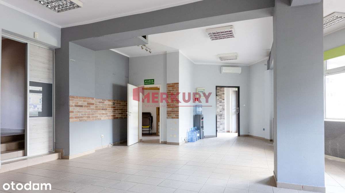 Witryna, okna na ulicę Wyszyńskiego-5