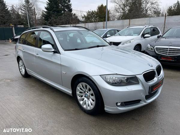 BMW Seria 3 318i Touring - 2