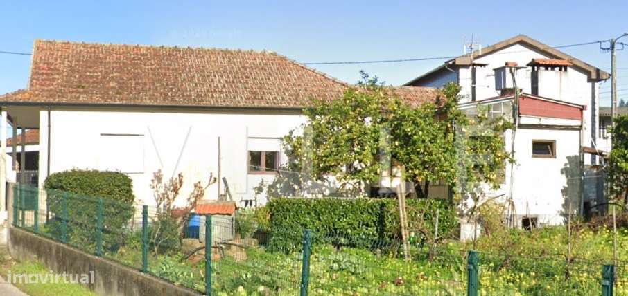 Moradia totalmente reabilitada, situada numa zona tranquila e residenc - Grande imagem: 2/2