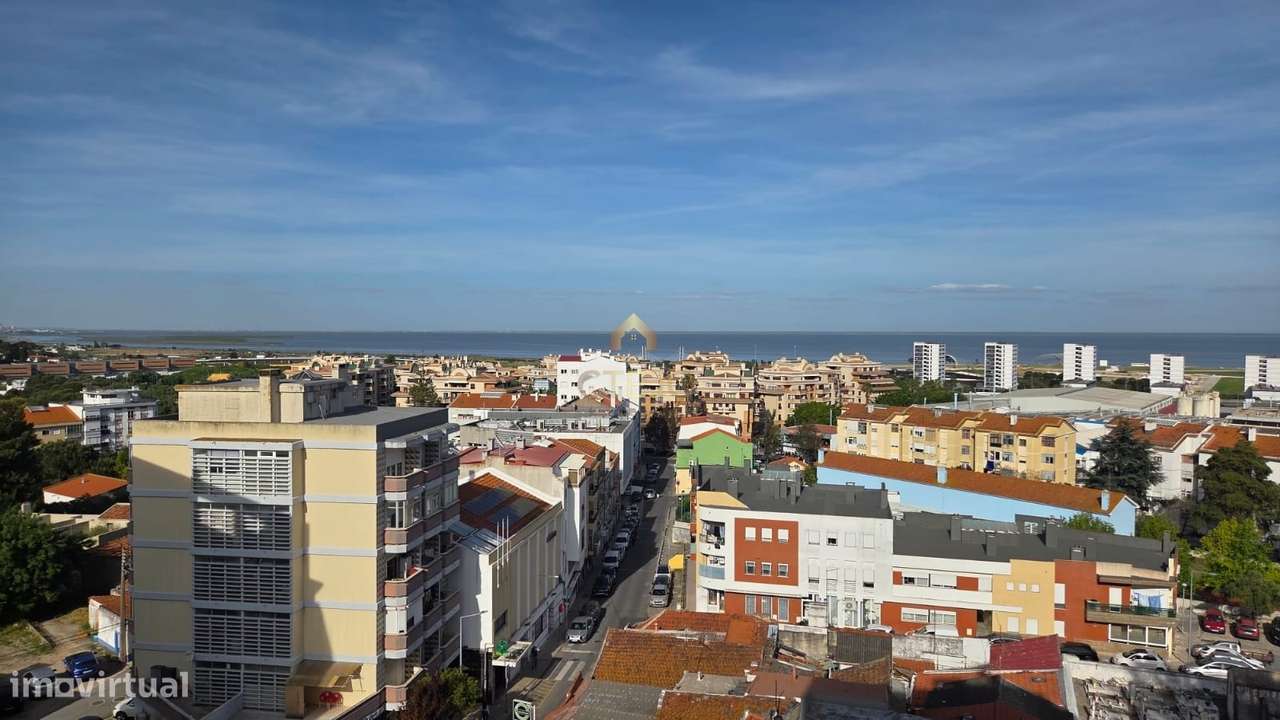 Apartamento T3 com Vista Rio em Sacavém-19