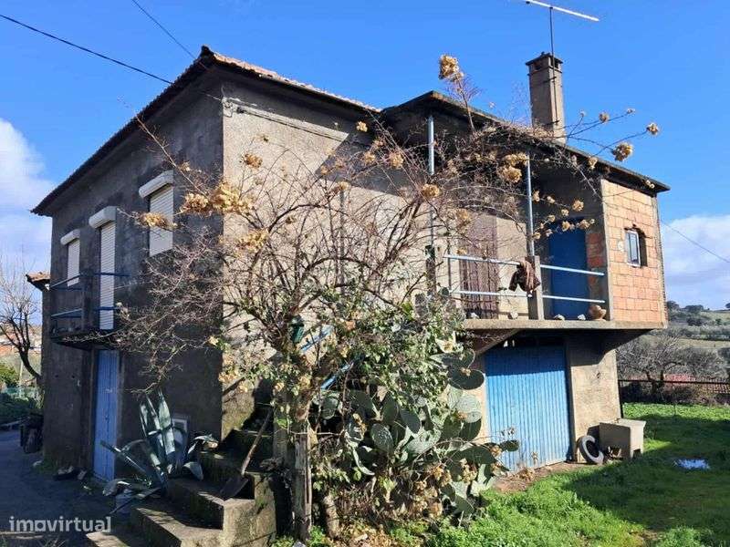 Vende-se Habitação em Vilar Seco, Castro Vicente - Mogadouro.