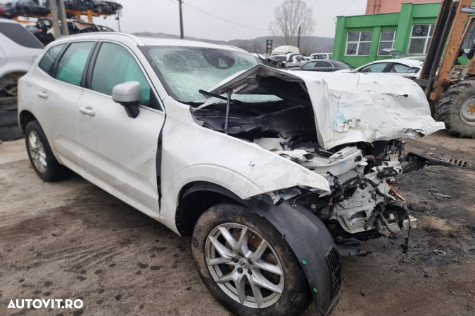 bara armatura spate stop tripla stanga dreapta haion portbagaj  rezervor pompa benzina compresor ac clima electromotor alternator panou comanda consola centrala motoras stergatoare Volvo XC 60 2, an 2018, motor 2.0 benzina plug-in hybrid, 320cp  dezmembrez dezmembrari - 3