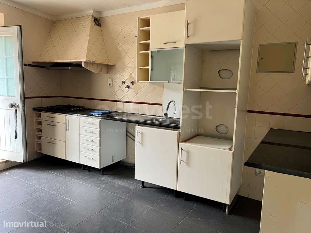 Apartamento T2 com 2 WC em Rés do Chão de Moradia , Barras - Azueir... - Grande imagem: 2/14