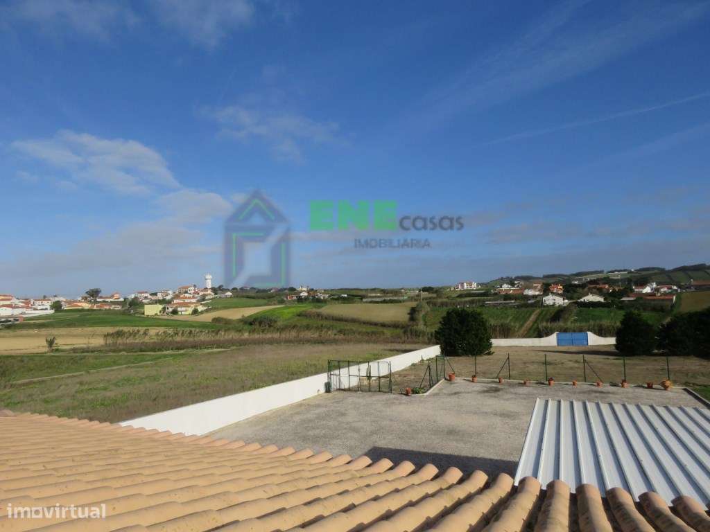 Moradia T5 Isolada em Barril-16