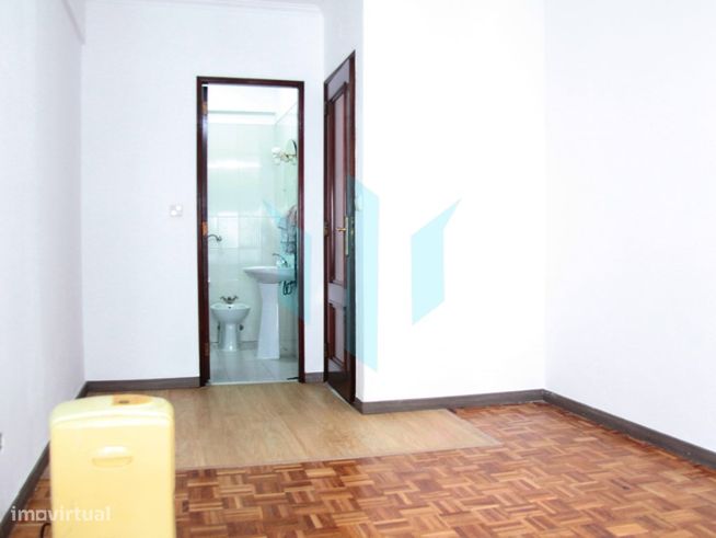 Apartamento T3 com Suite, Lareira e Áreas Amplas em Rio de Mouro-5
