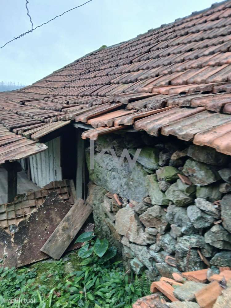 Moradia para Reconstrução com Terreno de 1689m2 e Vista Magnífica sob - Grande imagem: 4/40