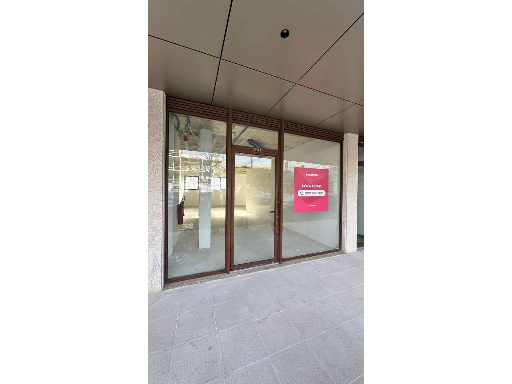 Loja no Edifício Golden Place. - Grande imagem: 2/28