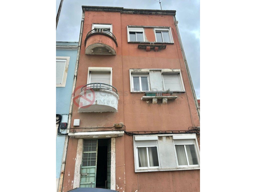 Dois apartamentos para remodelação na...