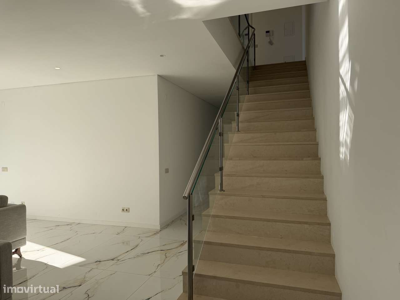 Moradia T4 NOVA com box e piscina-3