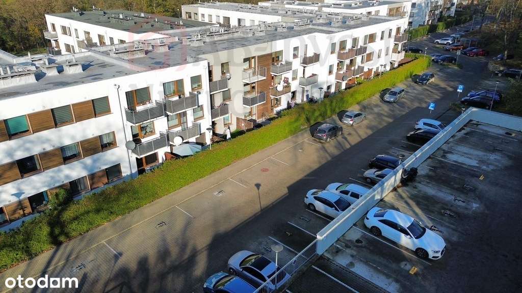 Kawalerka z miejscem postojowym na zamkniętym os.-9