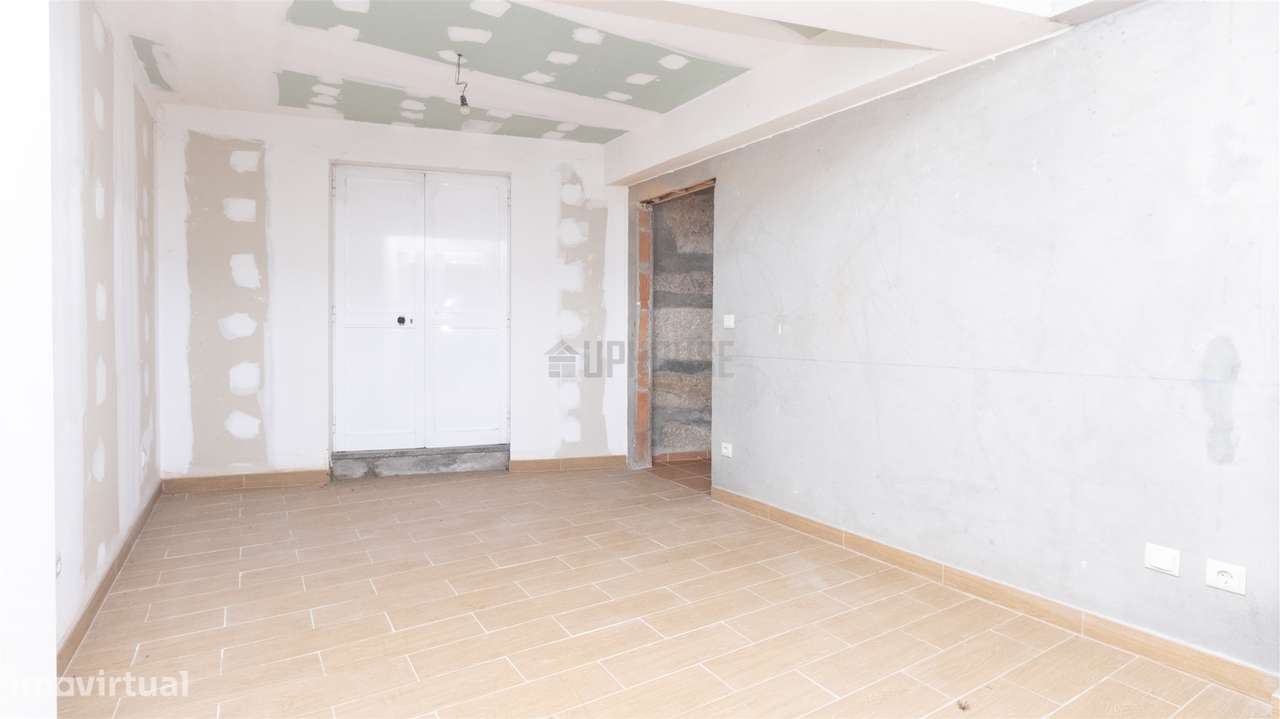 Moradia T2+1 em São Salvador - Espaço, Potencial e Proximidade à Cidad-9