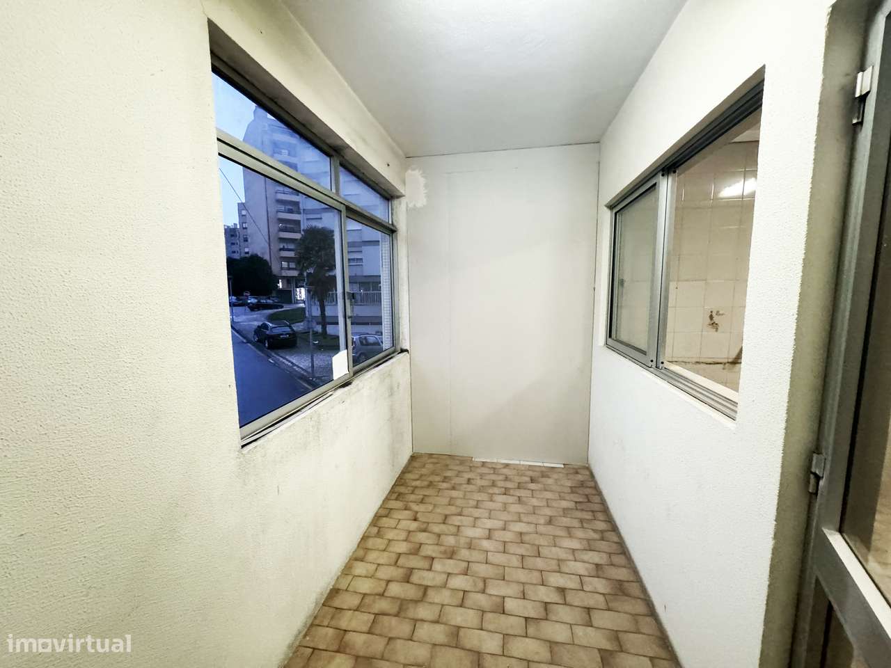 Apartamento T2 na Avenida Doutor Renato Araújo-12