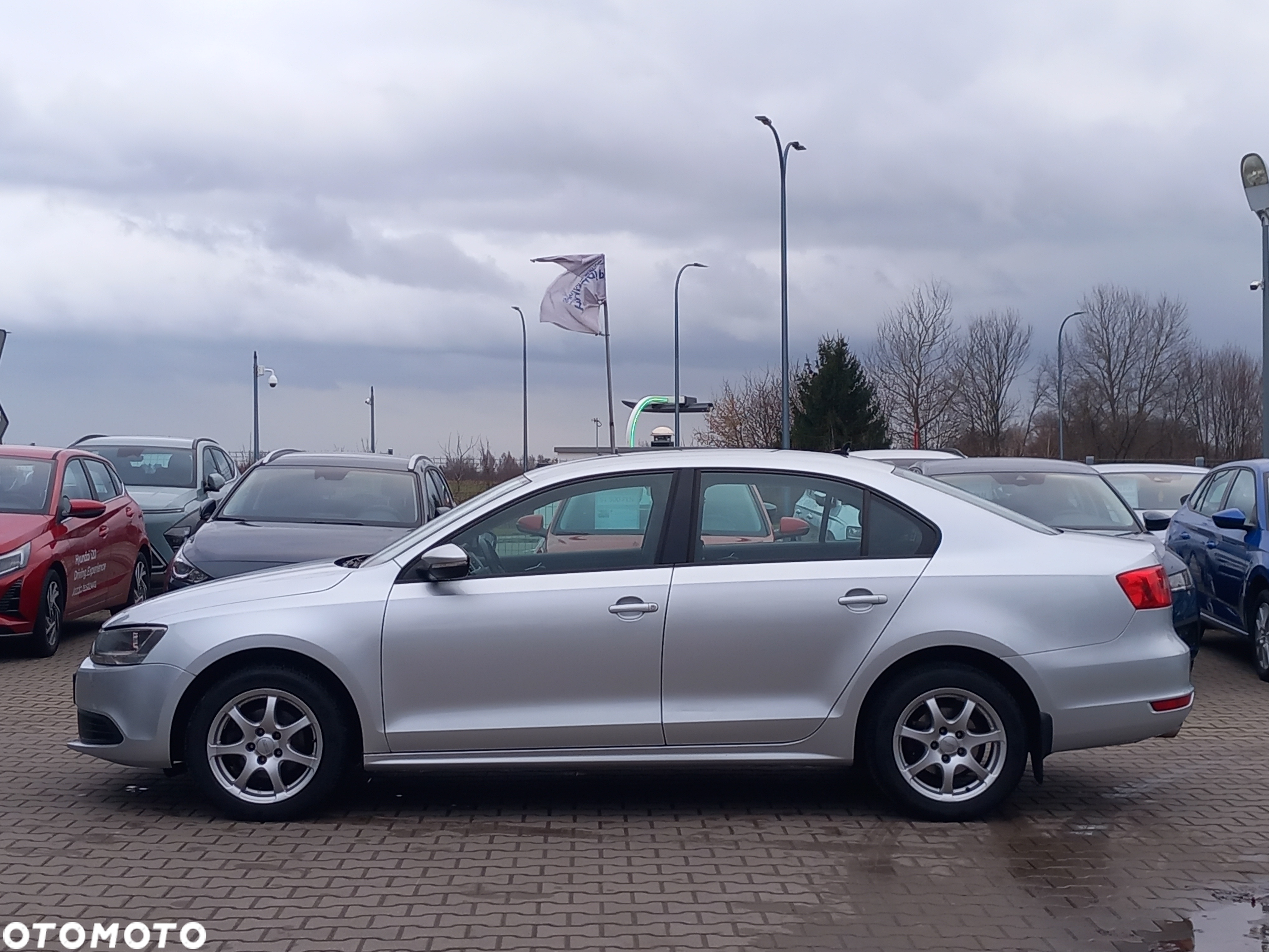 Volkswagen Jetta 1.6 TDI Trendline - 4