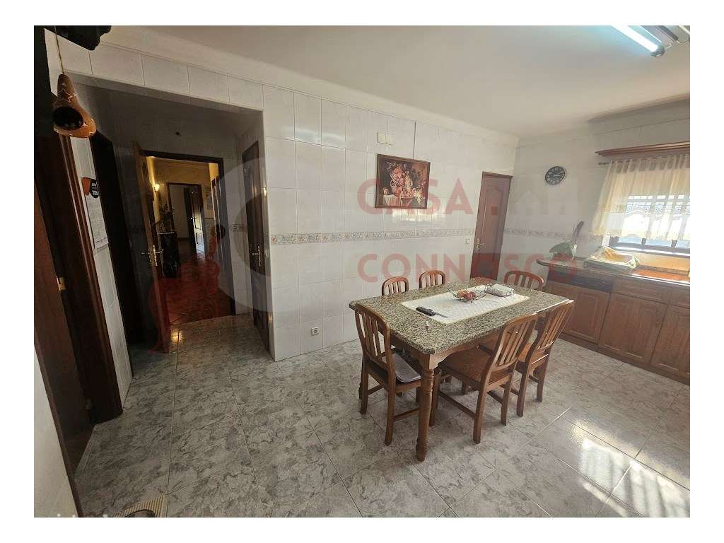Moradia T3+T2 com garagem e jardim.-8