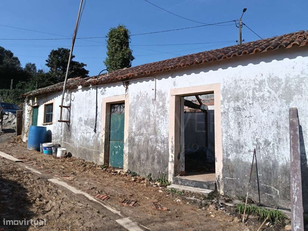 Moradia T3 em processo de reabilitação, Lanheses-0