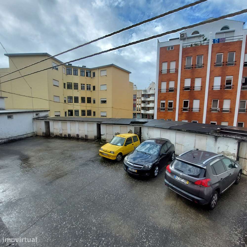 Apartamento T4 com 3 casas de banho e garagem-31
