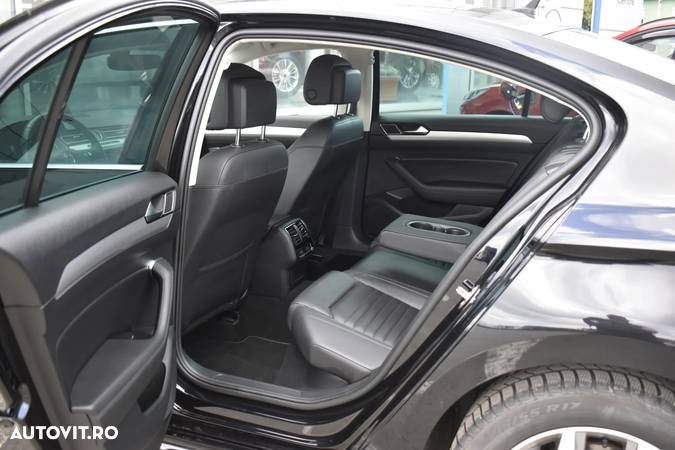 Volkswagen Passat 2.0 TDI DSG 4Motion R Executive - 36