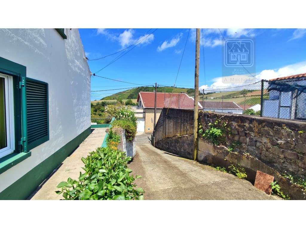 VENDA de CASA - MORADIA com Jardim, Entrada Lateral e Quintal - Fen...-10