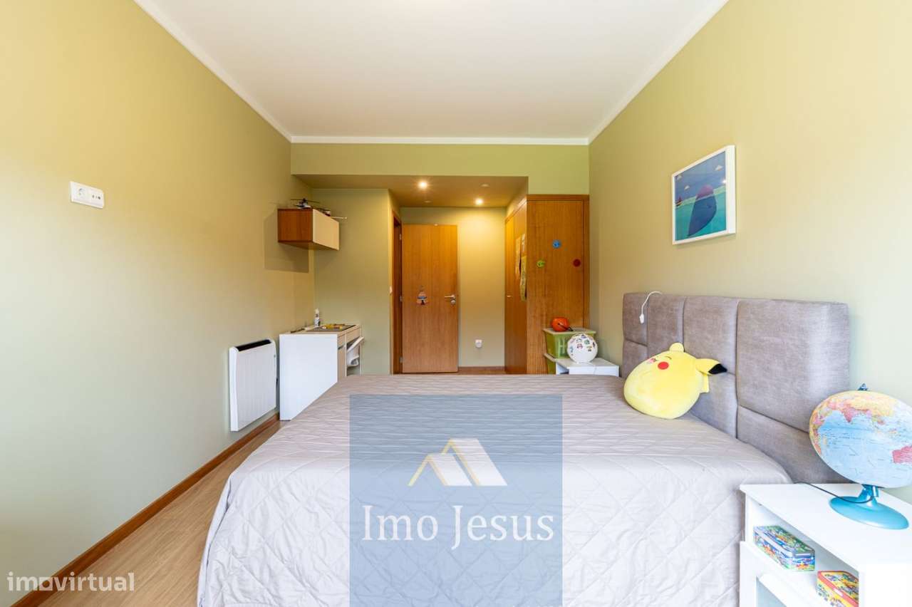 Apartamento T2+1 Triplex Canelas-11