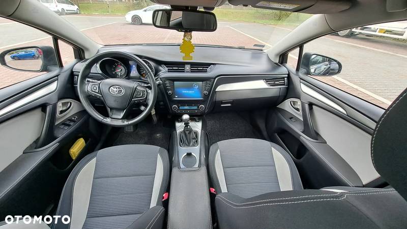 Toyota Avensis Touring Sports 1.8 Comfort - 11