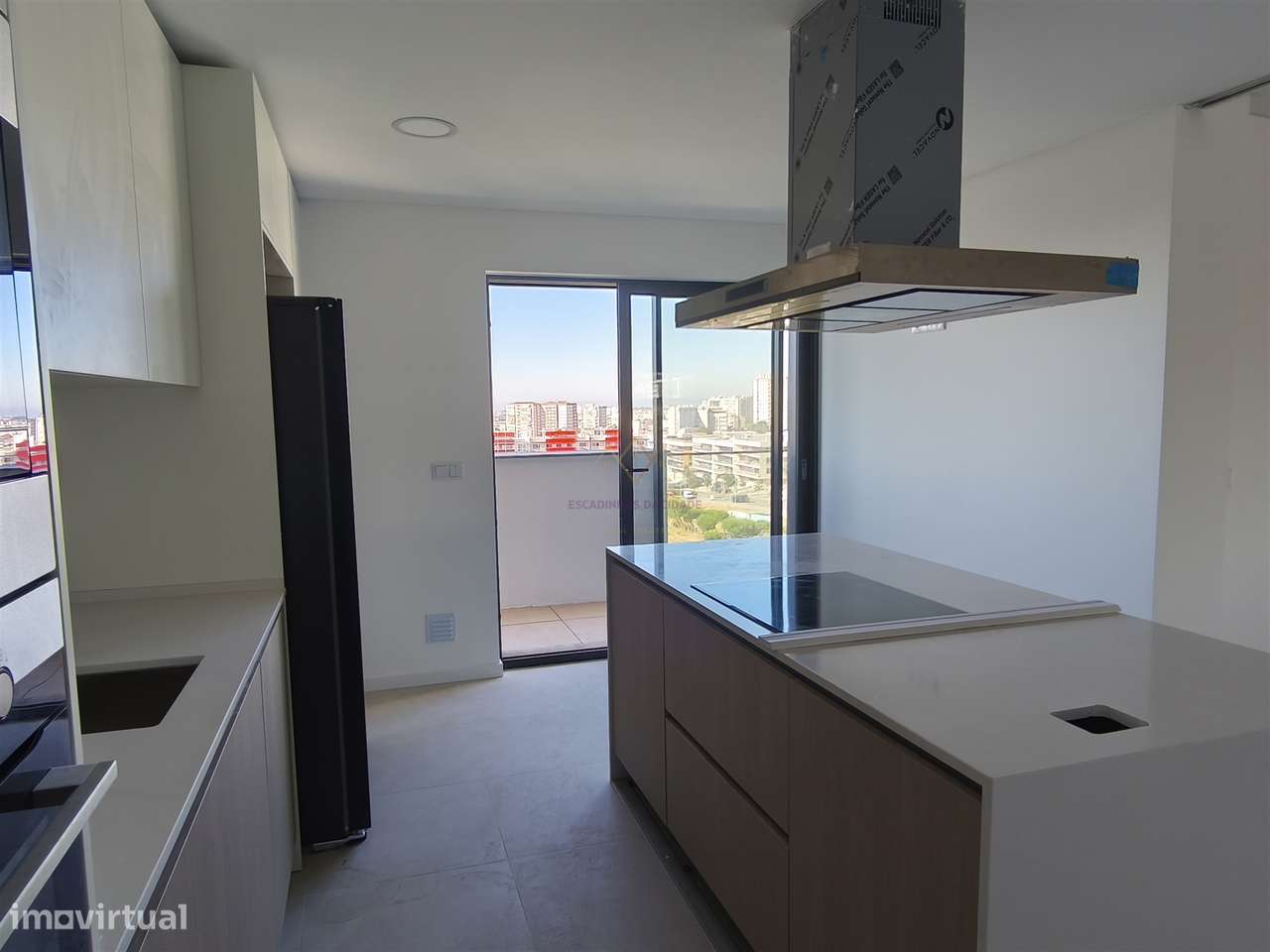 Penthouse T5 com varandas, 2 Garagens Box e Arrecadação, em Empreendim-12