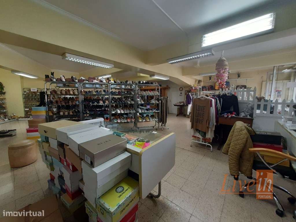 Loja de Pronto-a-Vestir e Sapataria com Armazém em Póvoa de Santo A... - Grande imagem: 4/12
