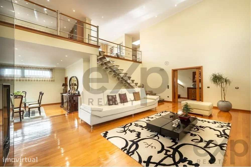 Ampla Moradia Familiar em Valongo com Piscina e Sala com Mezzanine - Grande imagem: 5/47