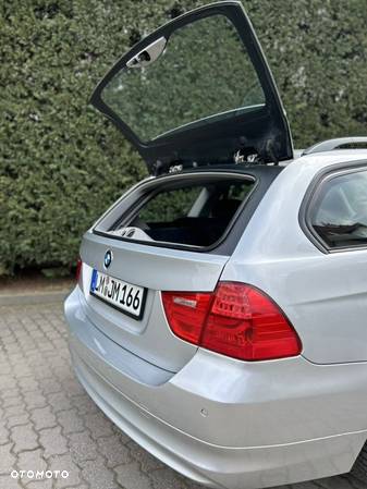 BMW Seria 3 320d DPF Touring - 29