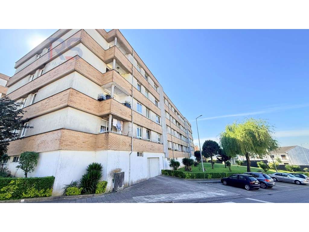 T3 renovado c/varanda e garagem (2 andar sem elevador)-23