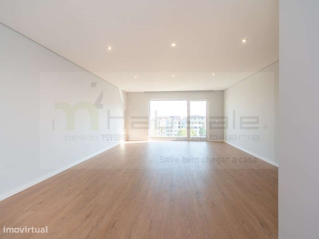 T3 Excelentes Acabamentos com Box Perto da Praia de Carcavelos - Grande imagem: 3/31