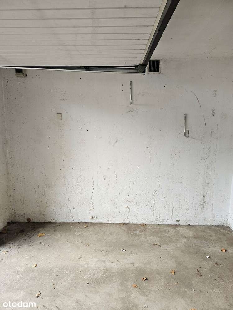 Garaż w bryle budynku przy Zygmunta Starego - Pełny obrazek: 4/4