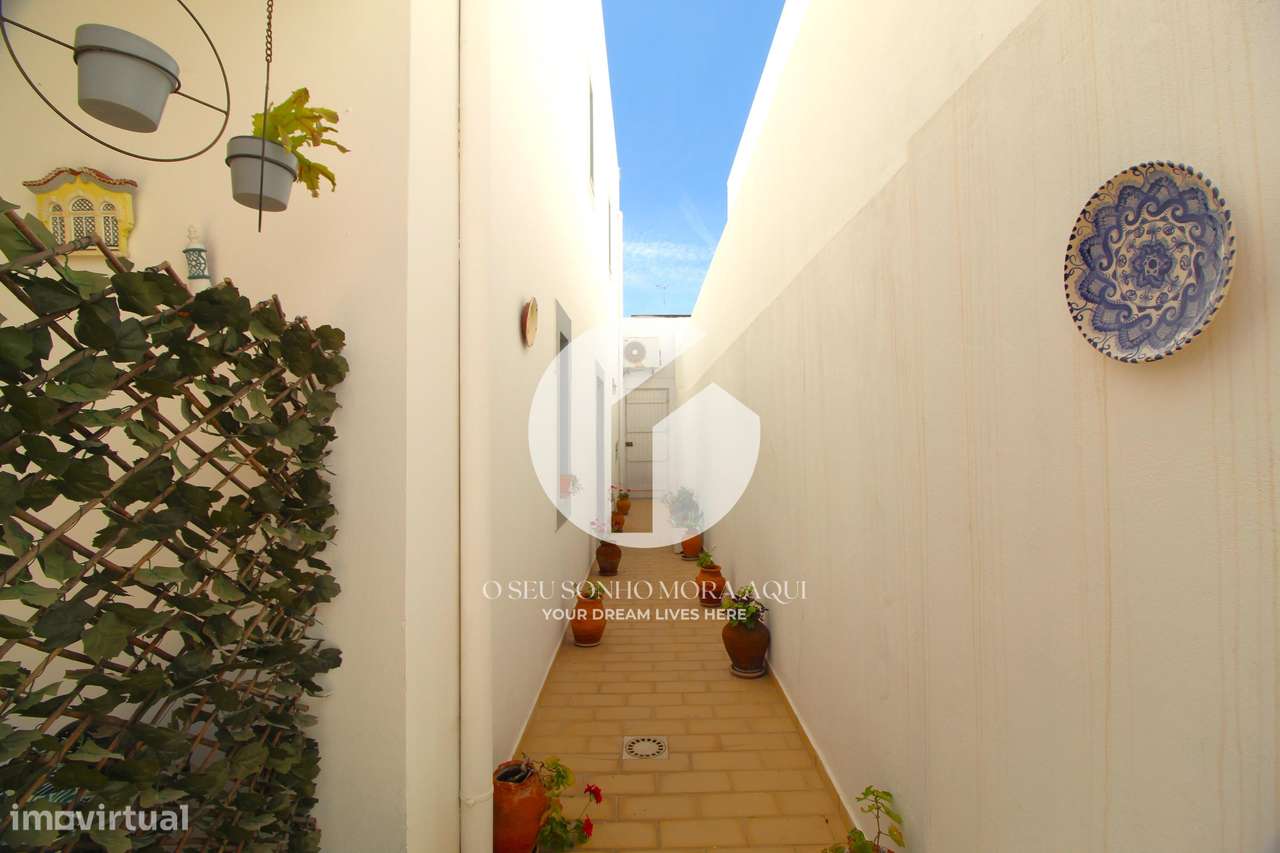 MORADIA T3 COM PÁTIO NA BAIXA DE OLHÃO-7