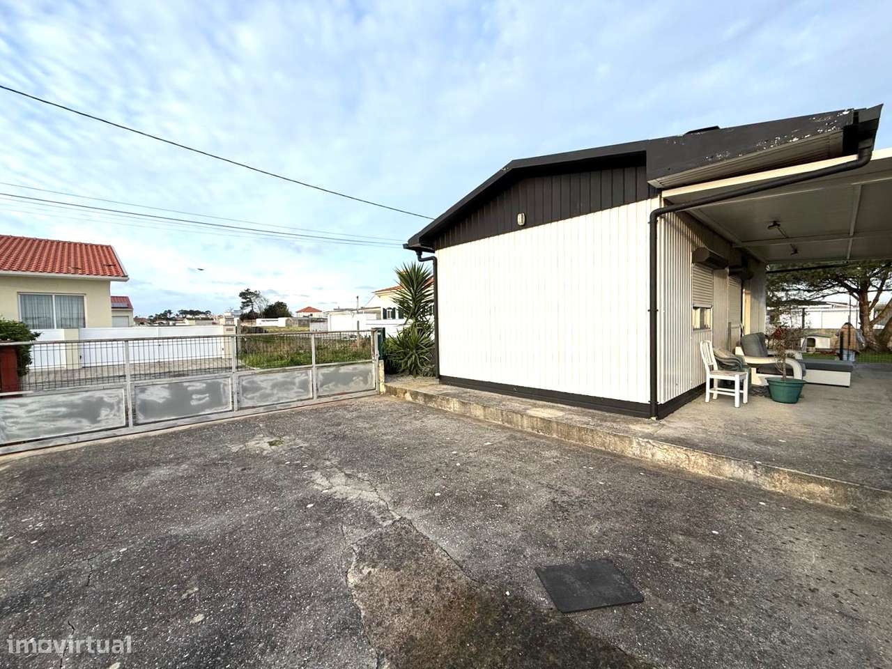 Casa térrea isolada no Torrão do Lameiro, situada junto à Ria-23