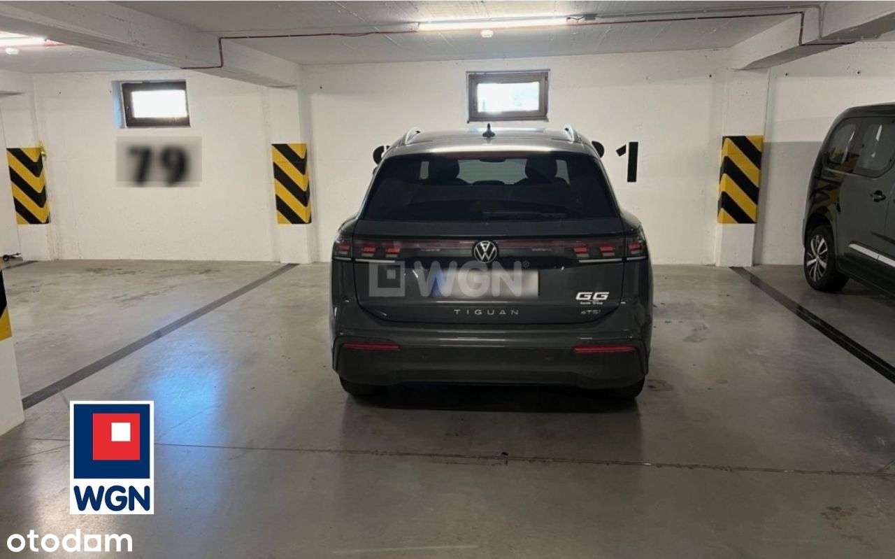 Garaż, Częstochowa, Okulickiego-1