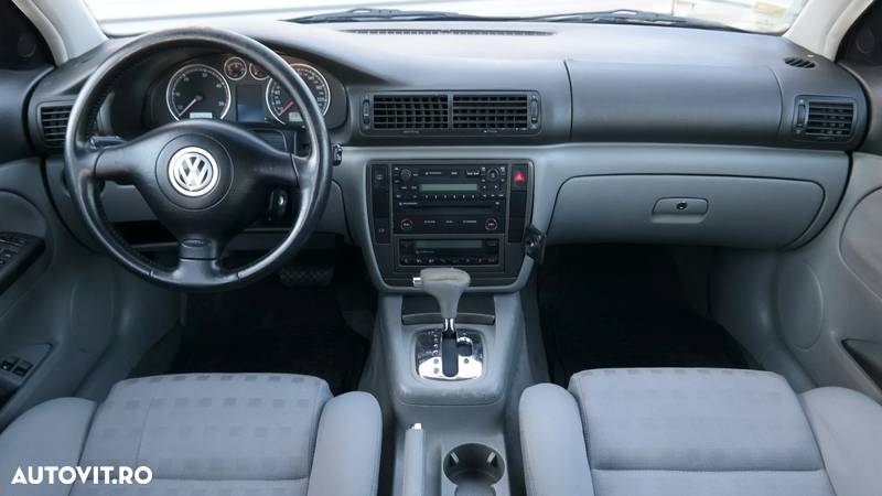 Volkswagen Passat Variant 1.9TDI Trendline Aut - 6