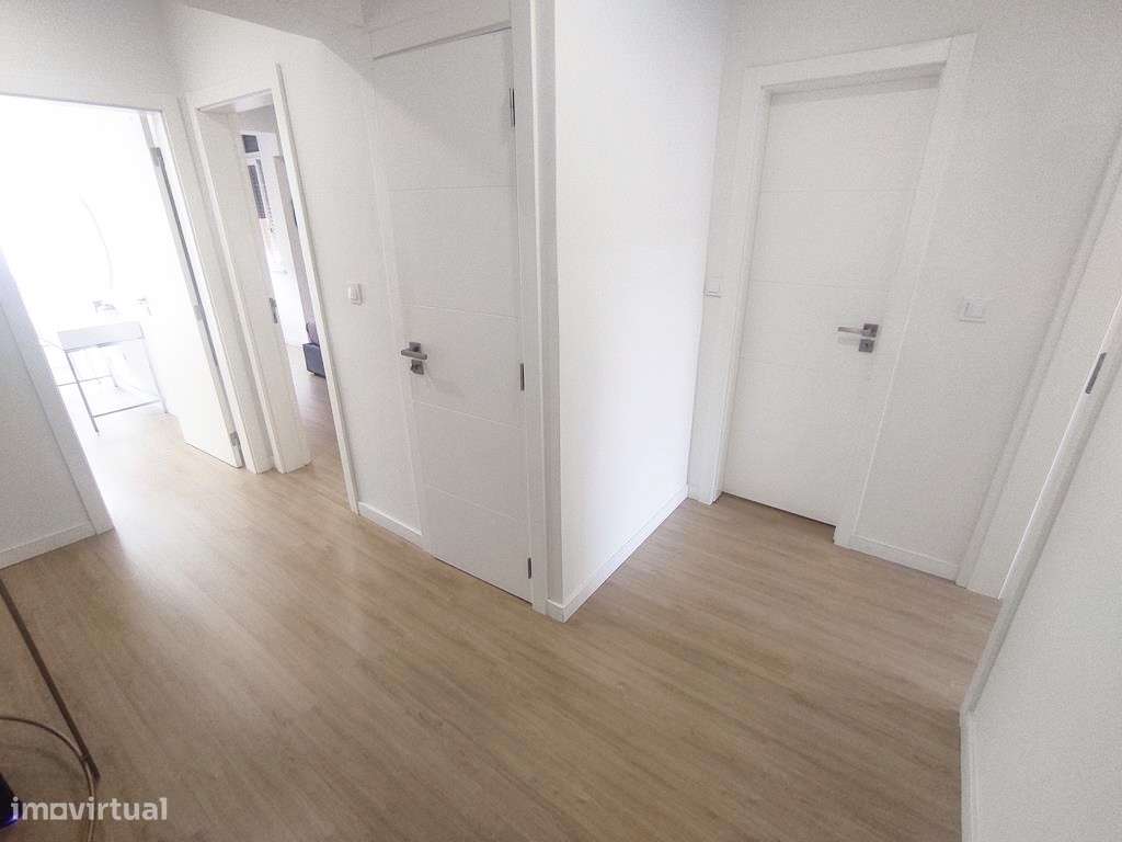 T2 totalmente remodelado no centro do Casal São Brás-5