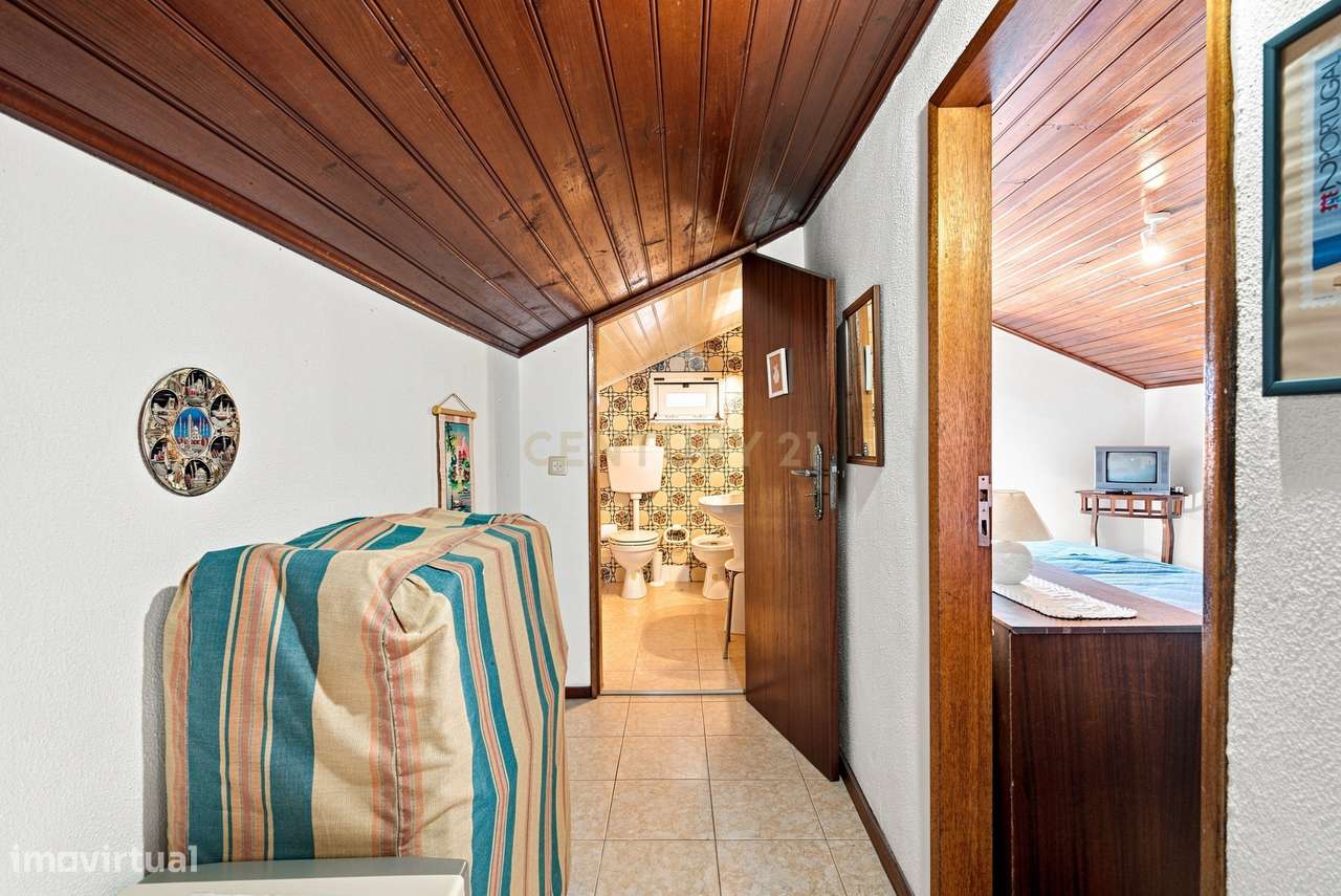 MORADIA TÉRREA T2+2 COM GARAGEM E PISCINA AQUECIDA, NA SILVEIRA, A 5 M-32