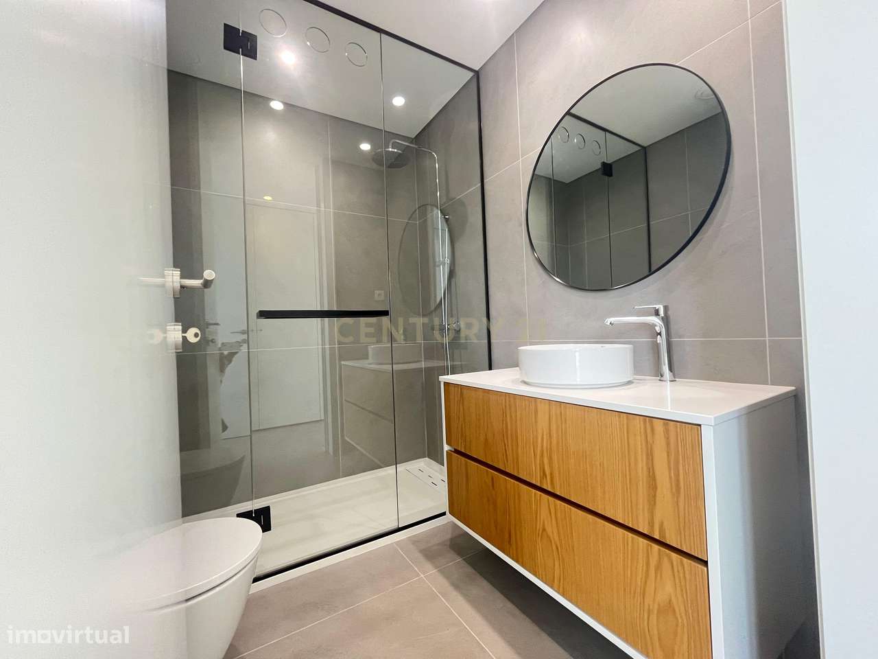 Moradia Contemporânea de Luxo em Azurara | Elegância, Privacidade e Di-59