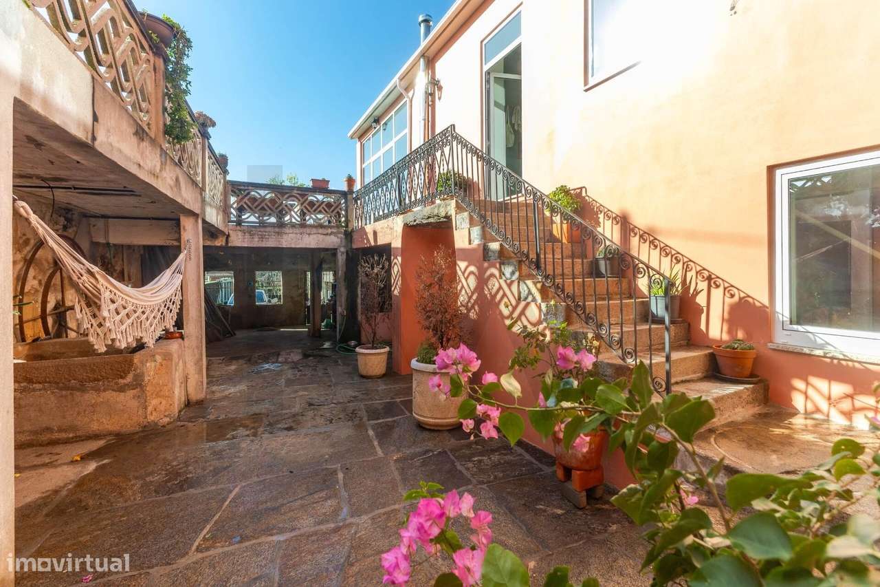 Moradia T4 isolada, renovada com charme histórico ( 1937) ,  T2 + Loja - Grande imagem: 4/46