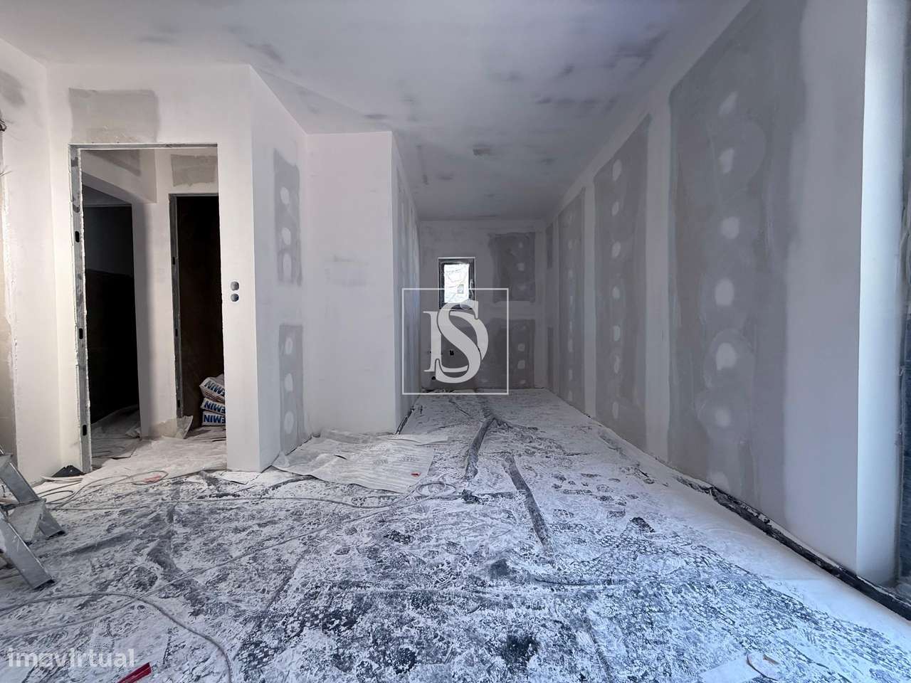 Moradia Bifamiliar Totalmente Remodelada em Subportela – Viana do Cast - Grande imagem: 3/45