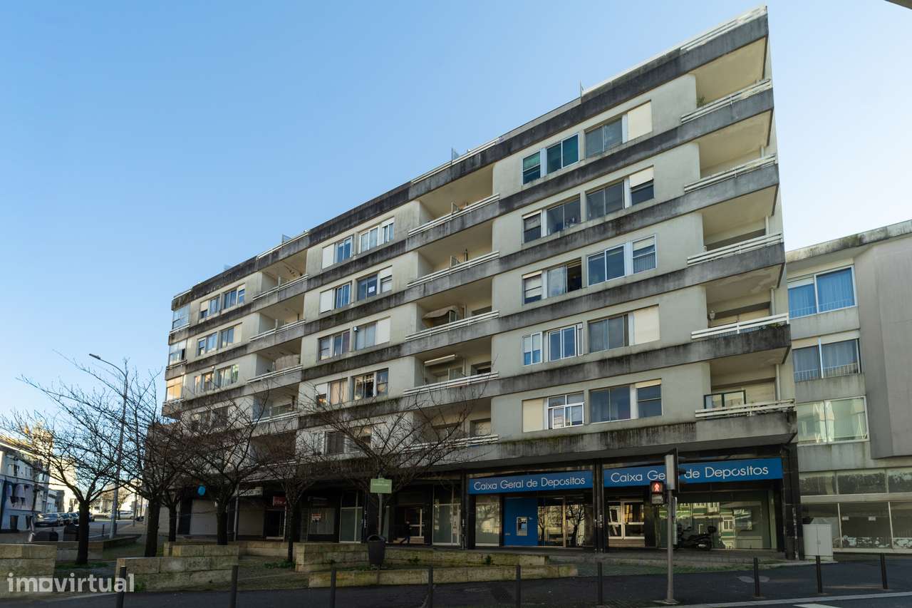 T5 Penthouse na Av Fernão Magalhães - Centro do Porto com Terraço-28