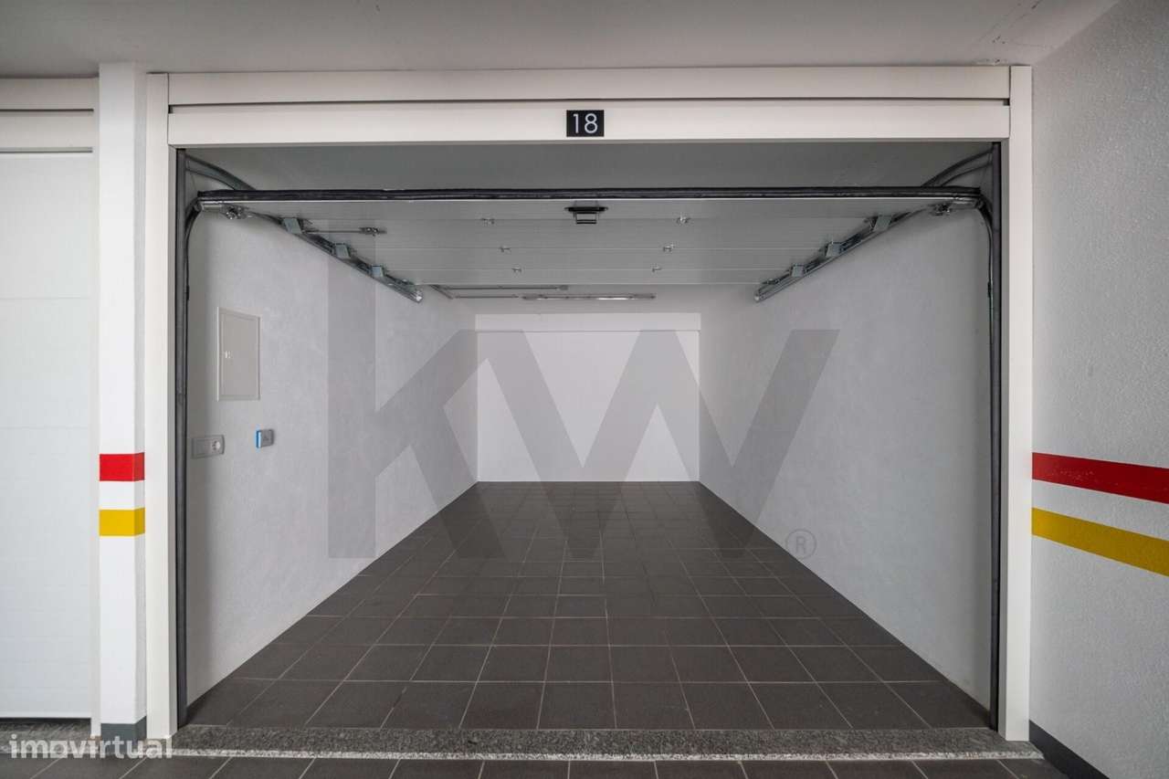 Luminoso Apartamento T2 NOVO com Terraço e Garagem Fechada — Quinta de-17